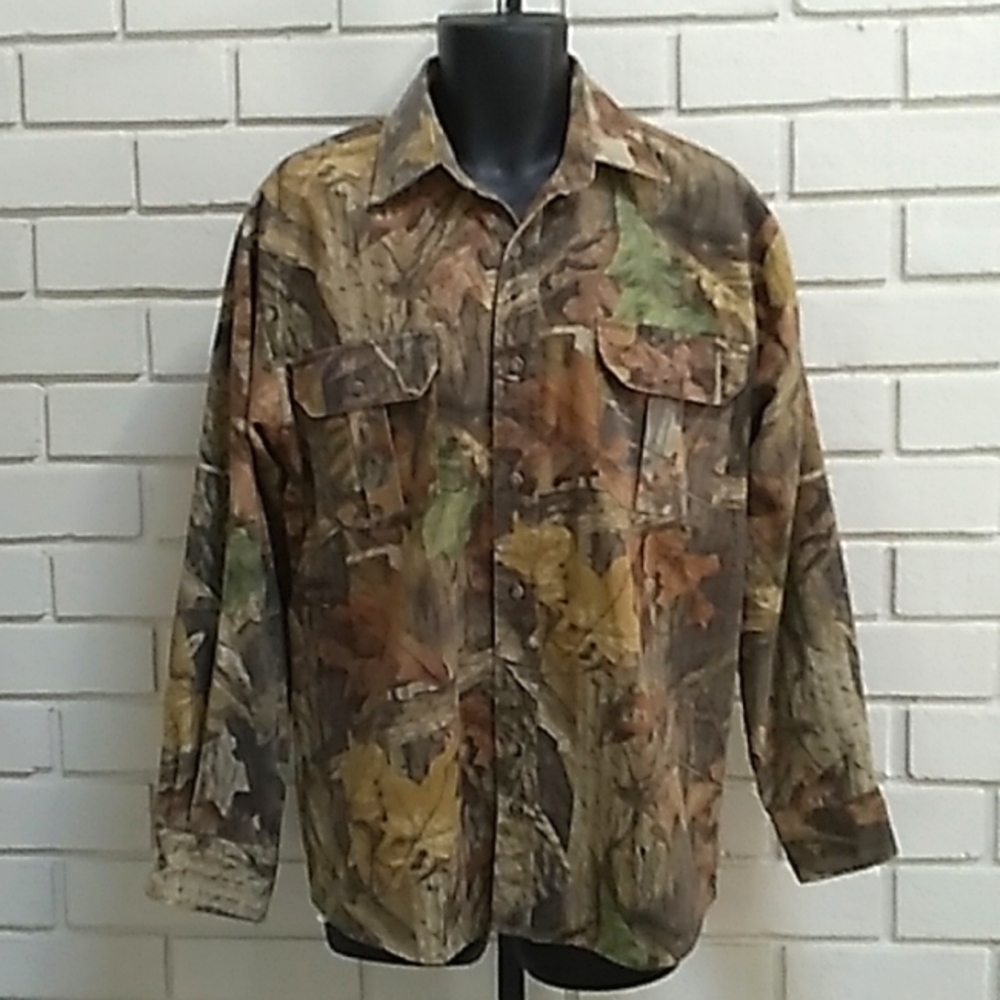 Cabela's Camo Advantage Timber Long Sleeve Button Up Shirt. Size Medium